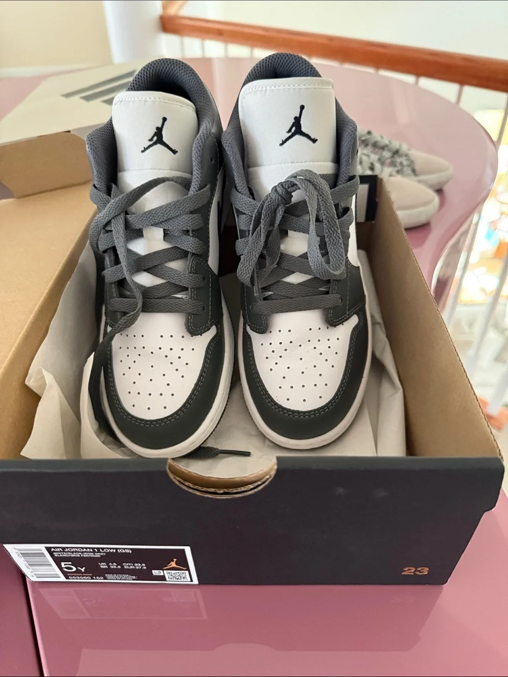 Jordan Kids Low-Top Sneakers in White and Gray